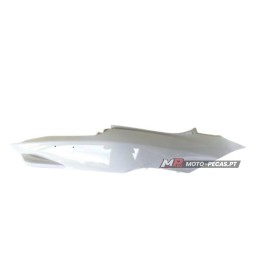 TAMPA CORPO DRT PCX 125 2015 / 2018 BRANCA ( LATERAL TRASEIRA  DIREITA )